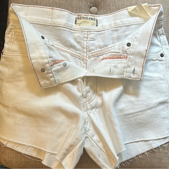 Free People We The Free Size 27 Denim Shorts Ivory NWT! - Picture 2 of 8